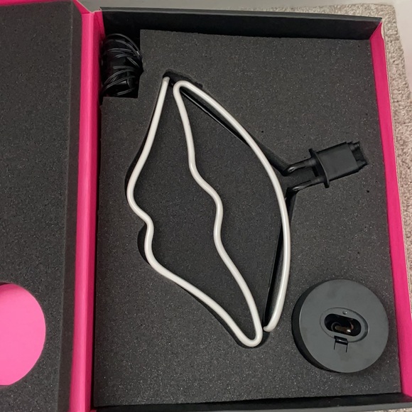 Pink lips LED - Picture 3 of 4